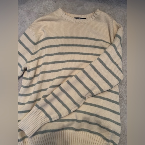 Brandy Melville Sweaters BUNDLE - Picture 4 of 7